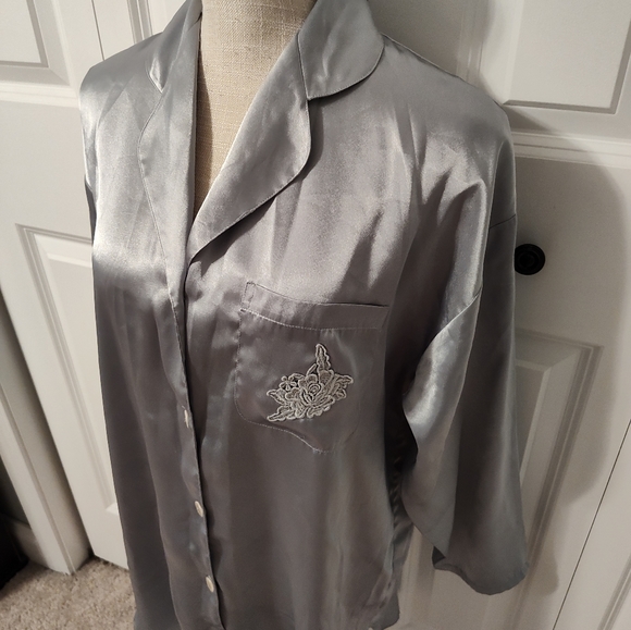 🩶 Vintage 1997 Victoria's Secret Ladie's Satin Button Front Long Sleeve Gown XS - Picture 7 of 16